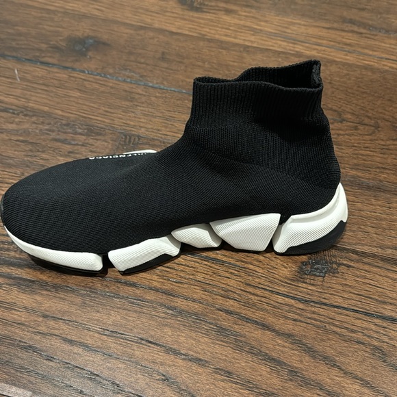 Authentic 2.0 RECYCLED KNIT SNEAKER WITH BICOLOR SOLE IN BLACK/WHITE - Picture 3 of 10